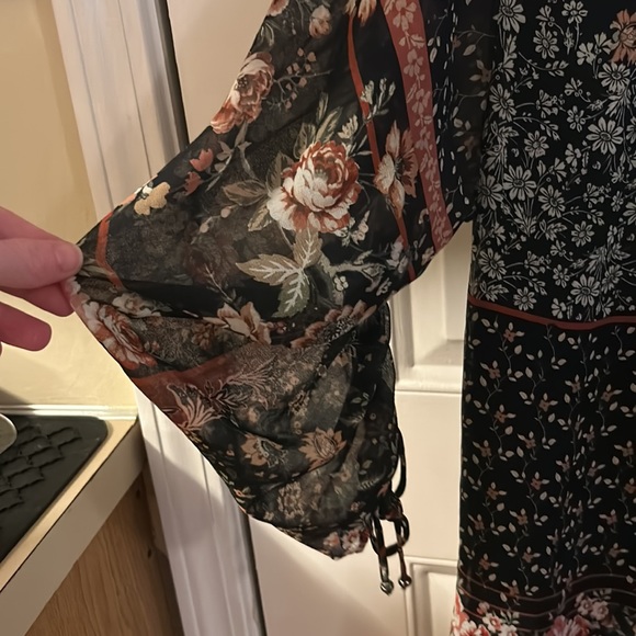 Adelyn Rae Floral Romper - Picture 5 of 9